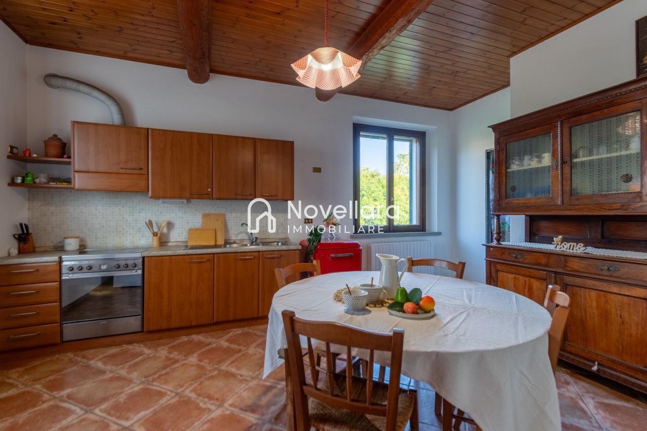 Casa indipendente con giardino in corso garibaldi, Cadelbosco di Sopra