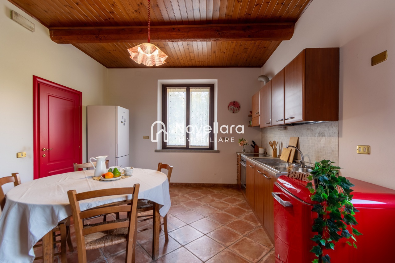 Casa indipendente con giardino in corso garibaldi, Cadelbosco di Sopra