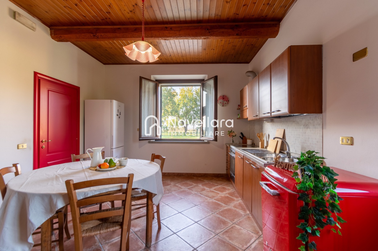 Casa indipendente con giardino in corso garibaldi, Cadelbosco di Sopra