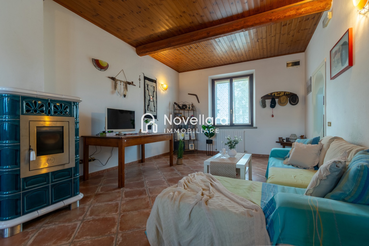 Casa indipendente con giardino in corso garibaldi, Cadelbosco di Sopra