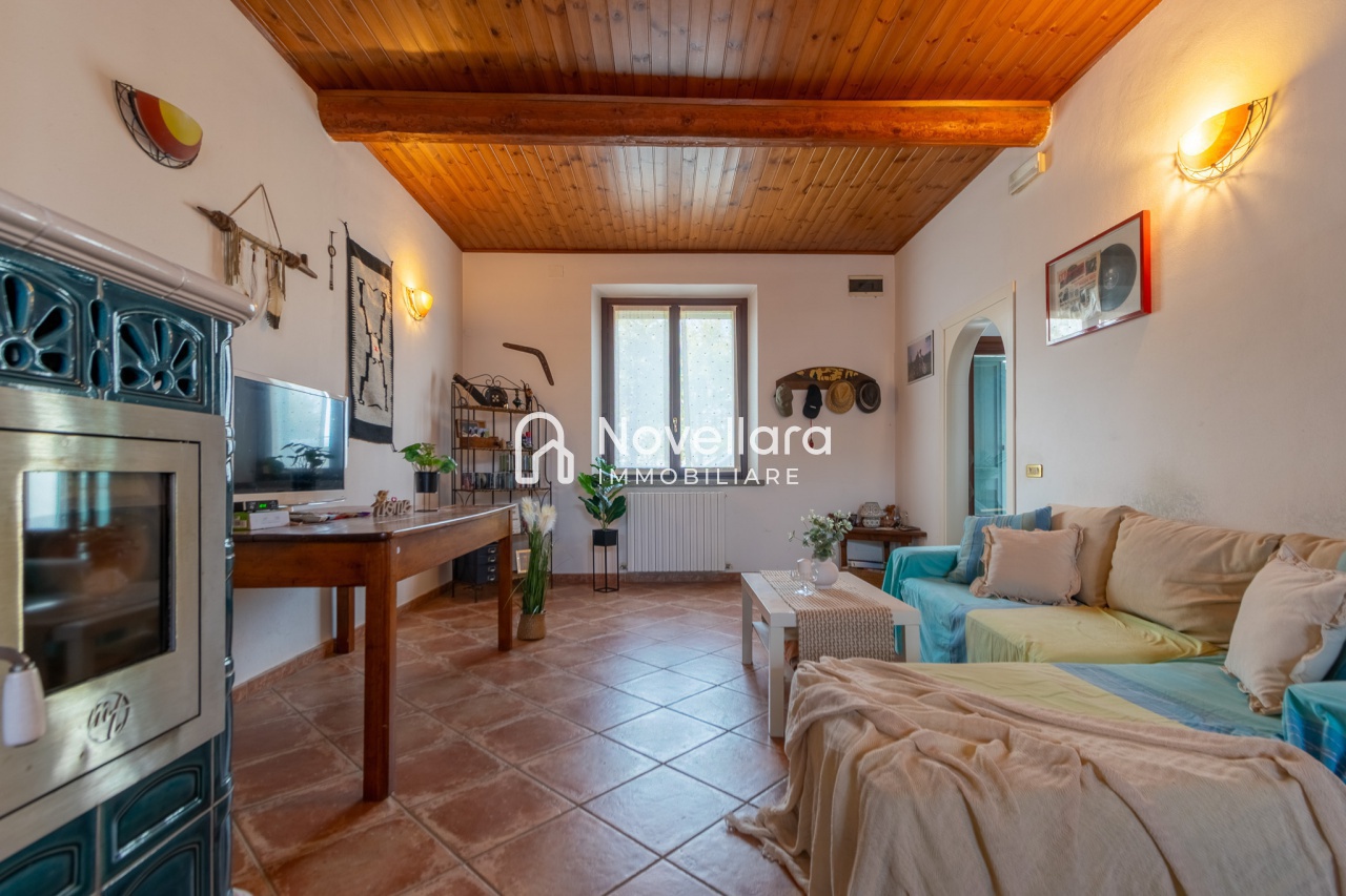 Casa indipendente con giardino in corso garibaldi, Cadelbosco di Sopra