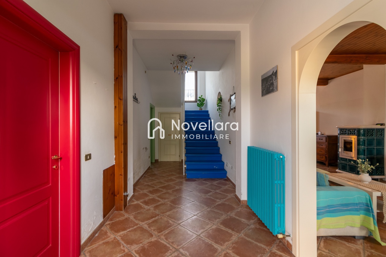 Casa indipendente con giardino in corso garibaldi, Cadelbosco di Sopra