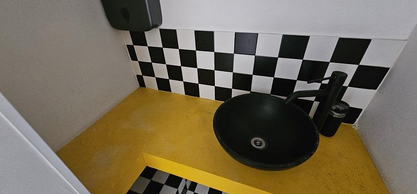 Negozio da ristrutturare in calata ospedaletto napoli, Napoli