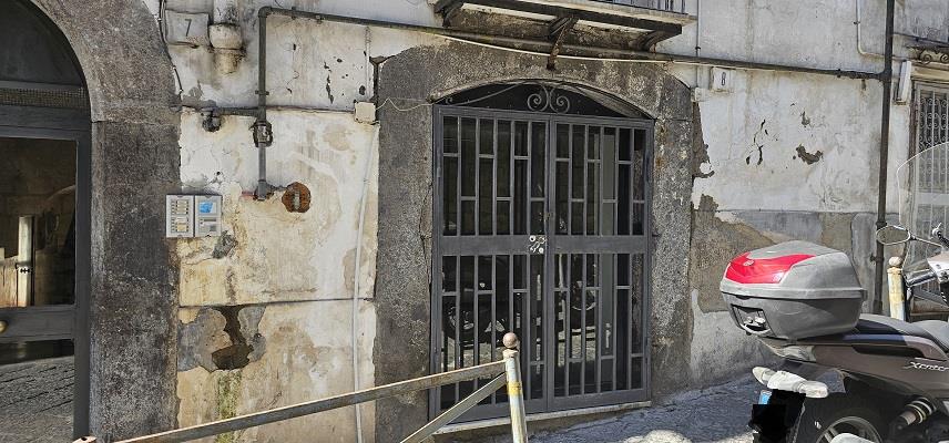 Magazzino d'epoca in via arco mirelli, Napoli