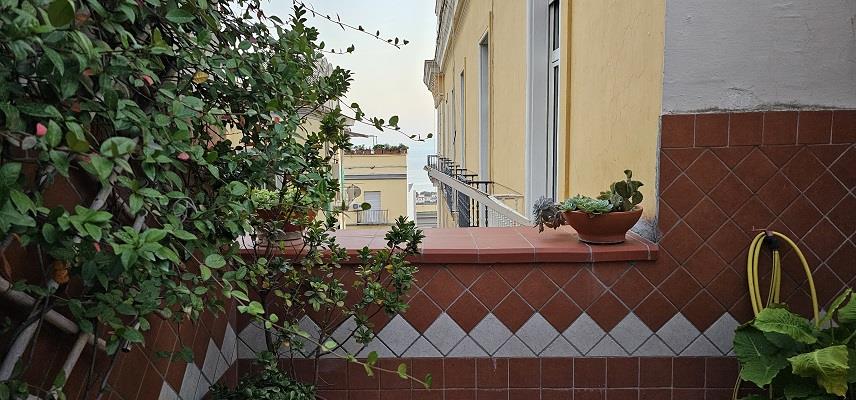 Appartamento con terrazzo in gradoni santa maria apparente, Napoli