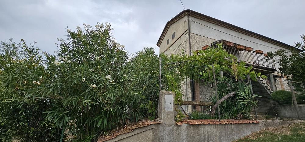 Casa indipendente con giardino in via contrada canepino, Morcone