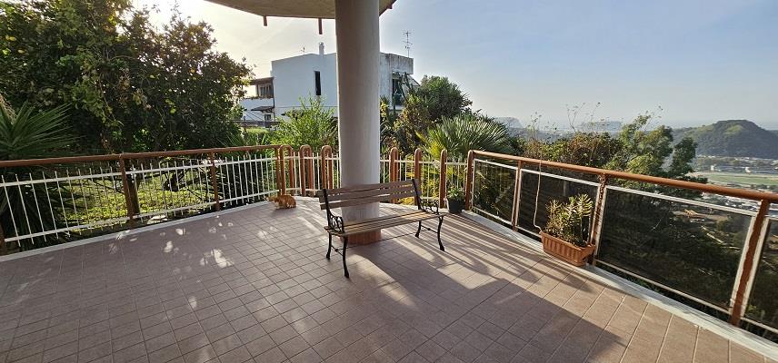 Appartamento da ristrutturare in via euclide 27, Napoli