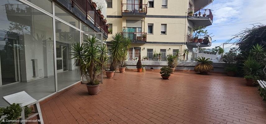 Appartamento con terrazzo in via pacuvio 33, Napoli