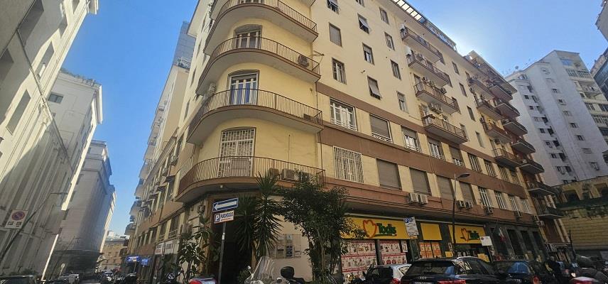 Ufficio ristrutturato in via dei fiorentini 61, Napoli