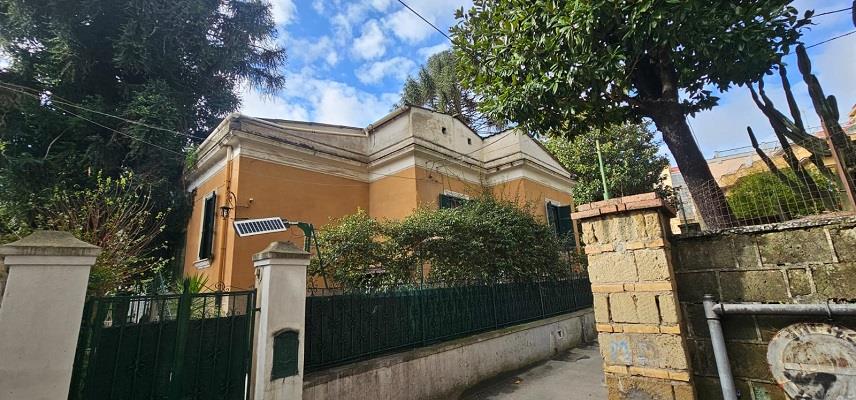 Villa Bifamiliare da ristrutturare, Napoli via san giacomo dei capri 51