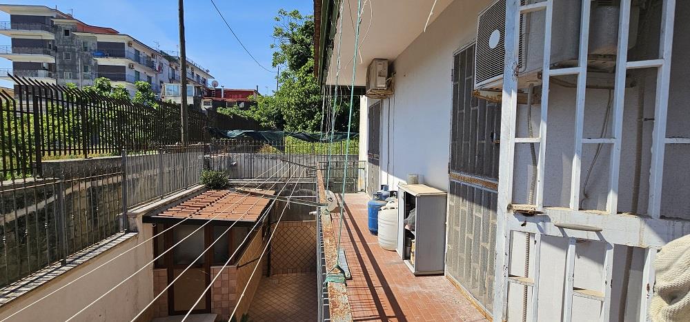 Appartamento in vendita in via ernesto cesaro, Napoli