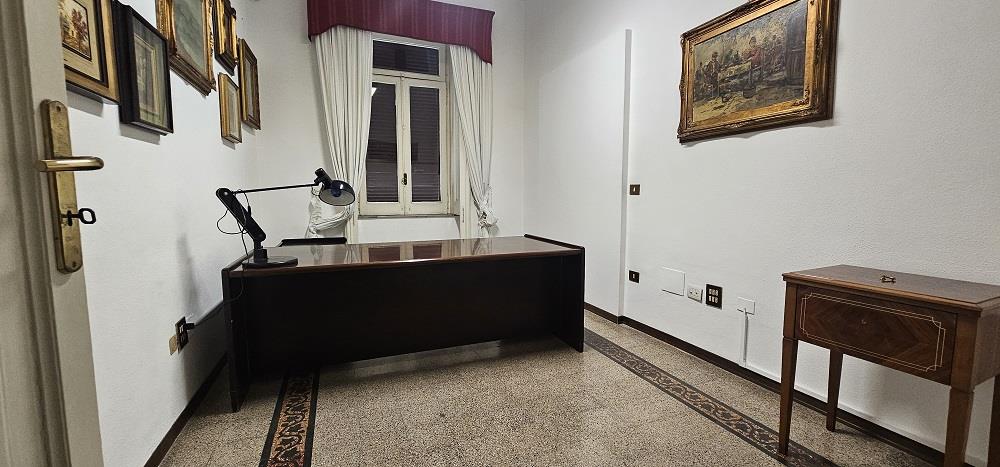 Ufficio in affitto in via crispi, Napoli