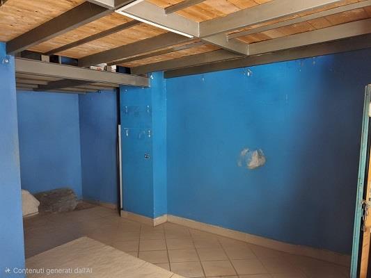 Magazzino da ristrutturare, Napoli via tari