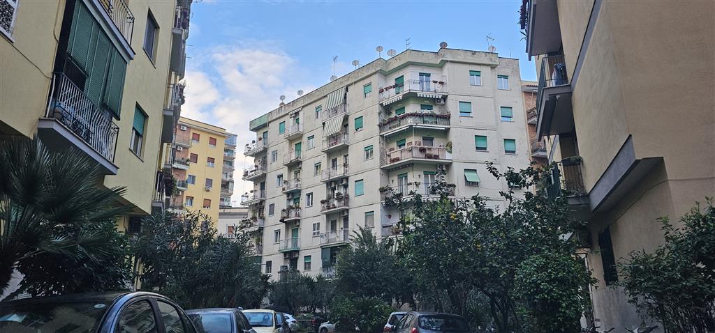 Appartamento da ristrutturare in via battistello caracciolo 93, Napoli