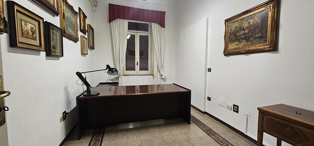 Ufficio in affitto in via crispi, Napoli