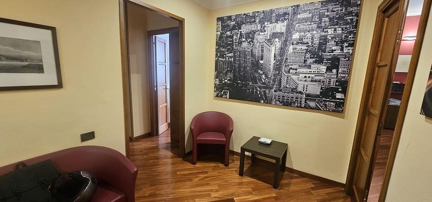 Ufficio ristrutturato in via dei fiorentini 61, Napoli