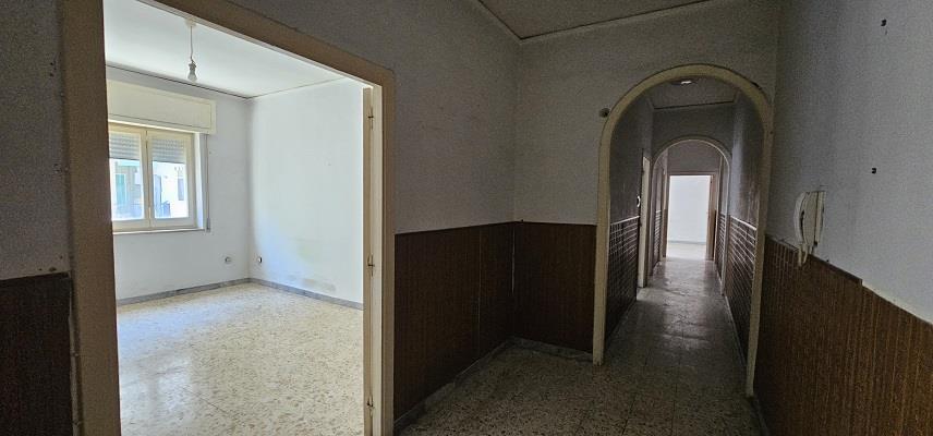 Appartamento da ristrutturare in via divisione siena, Napoli
