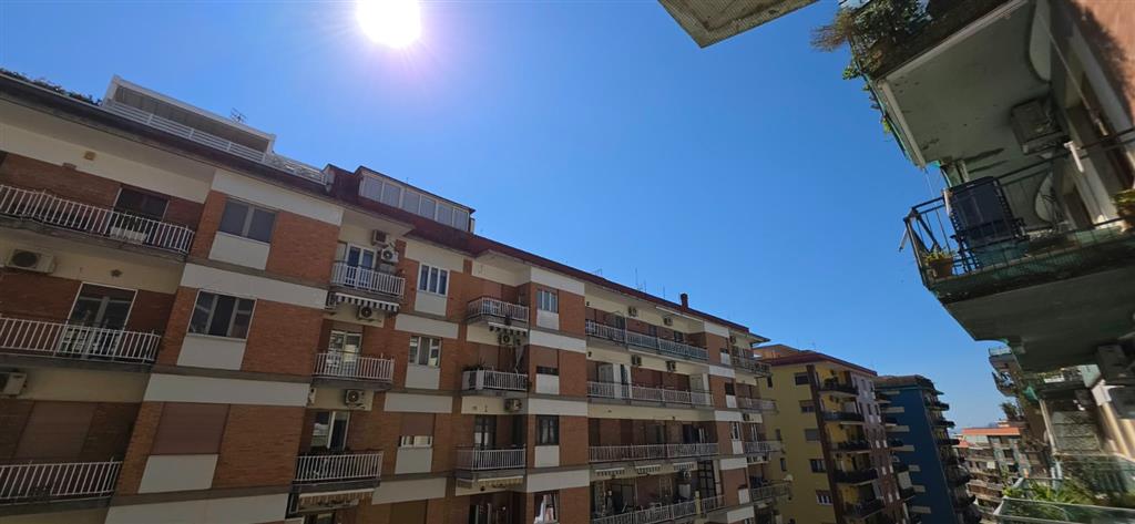 Appartamento da ristrutturare in via omodeo, Napoli