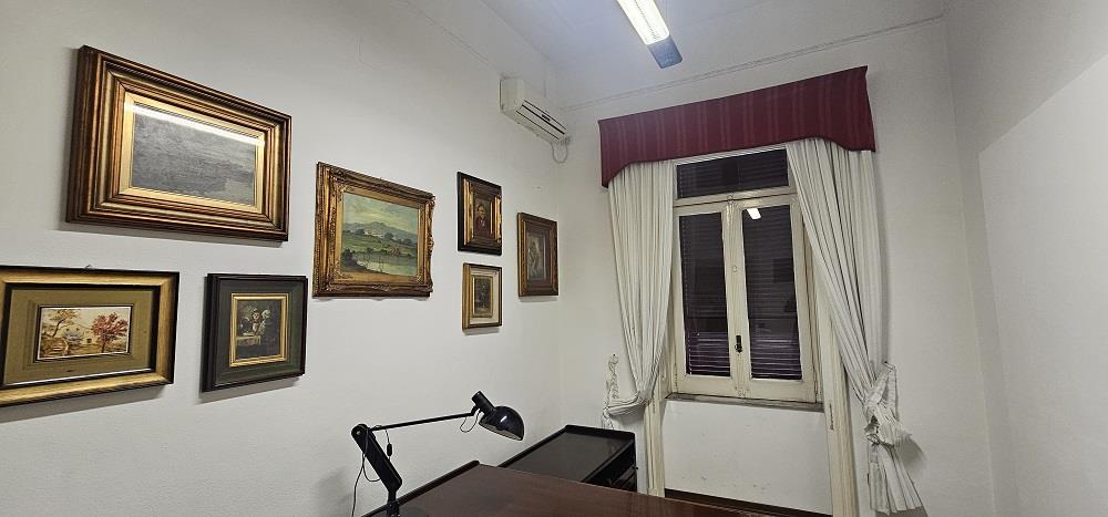 Ufficio in affitto in via crispi, Napoli