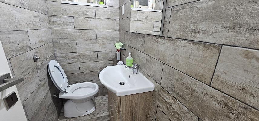 Negozio ristrutturato in corso europa 193, Marano di Napoli