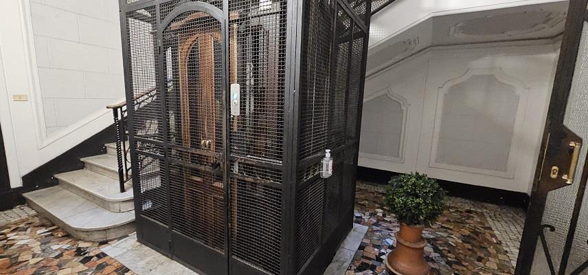 Appartamento da ristrutturare in corso vittorio emanuele 121, Napoli