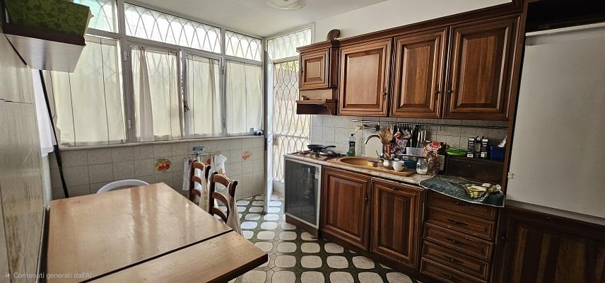 Appartamento da ristrutturare in traversa privata sanseverino 21, Napoli