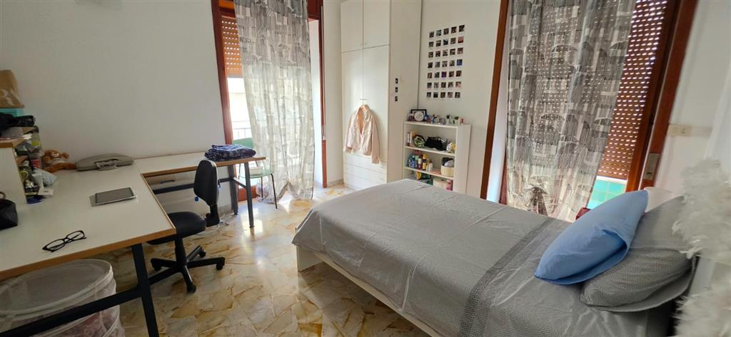 Appartamento da ristrutturare in via omodeo, Napoli