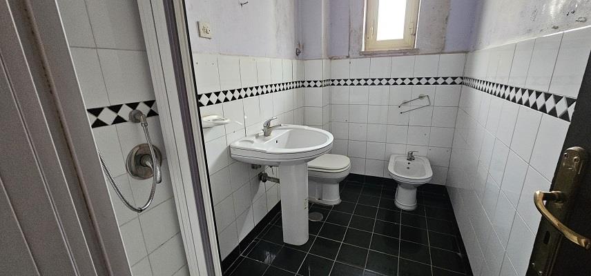 Appartamento da ristrutturare in via bernardo cavallino 115, Napoli