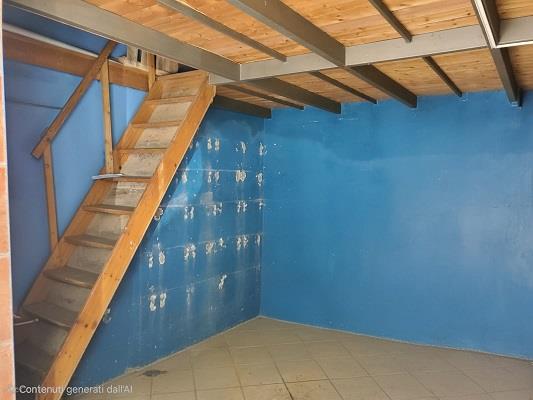 Magazzino da ristrutturare, Napoli via tari