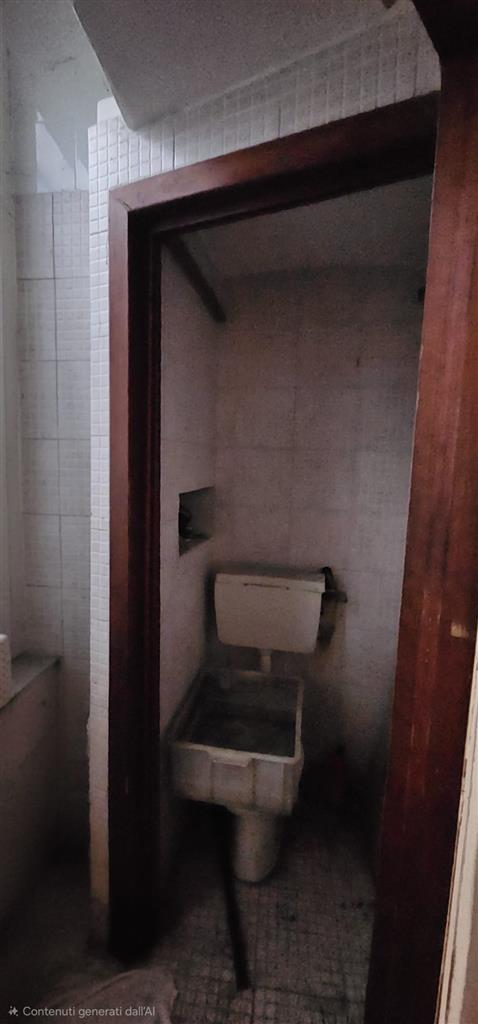 Magazzino da ristrutturare in via santa maria della neve, Napoli