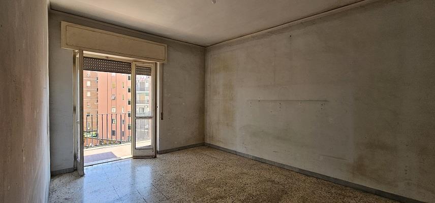 Appartamento da ristrutturare in via divisione siena, Napoli