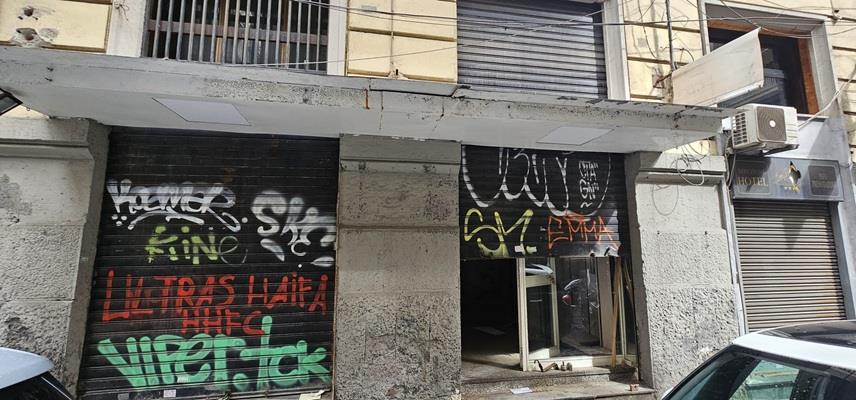 Locale commerciale da ristrutturare in via schilizzi 17 napoli, Napoli