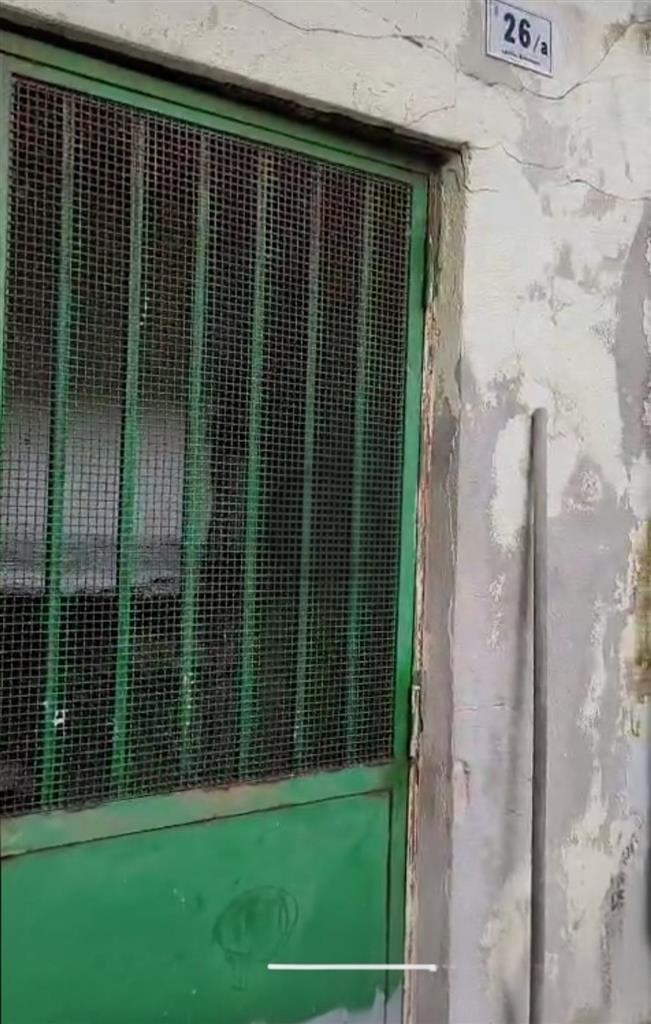 Magazzino da ristrutturare in via universit� 26, Portici