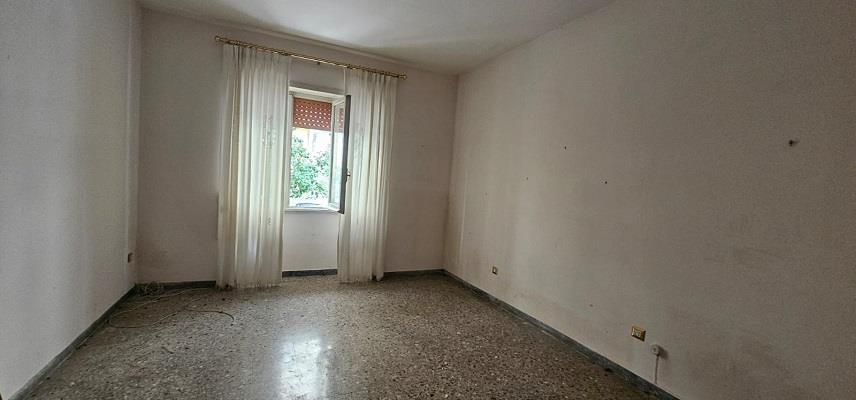 Ufficio da ristrutturare in via battistello caracciolo 93, Napoli