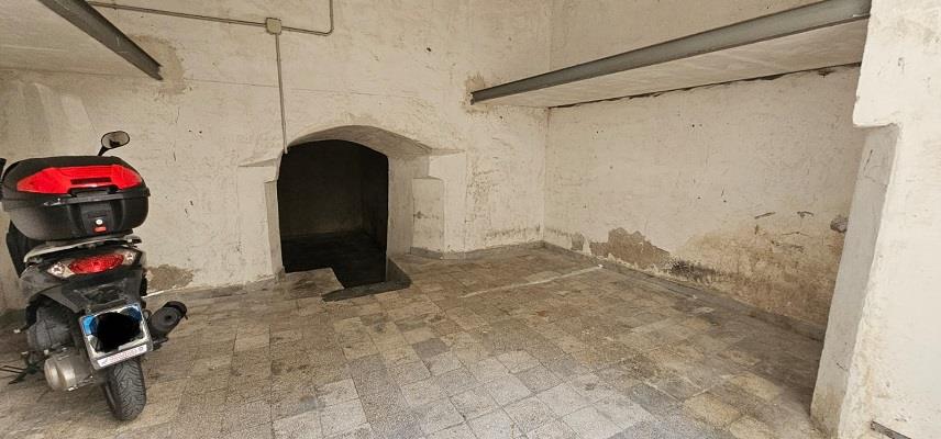 Magazzino in affitto, Napoli via tribunali 276