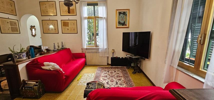 Villa Bifamiliare da ristrutturare, Napoli via san giacomo dei capri 51