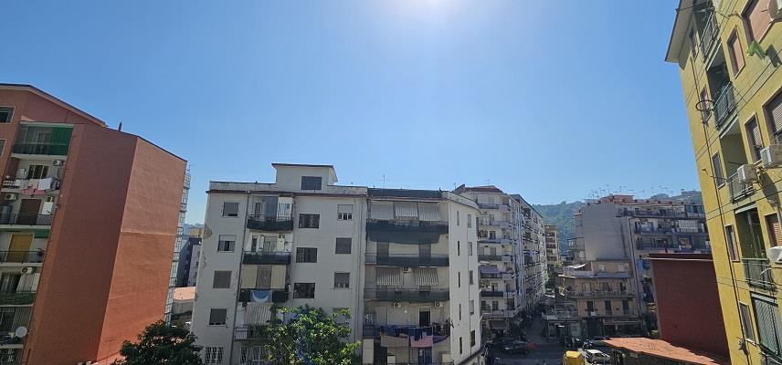 Appartamento da ristrutturare in via divisione siena, Napoli