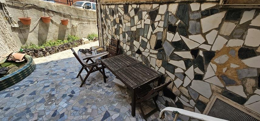 Appartamento da ristrutturare in traversa privata sanseverino 21, Napoli