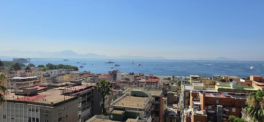 Appartamento con terrazzo in via francesco crispi 73, Napoli