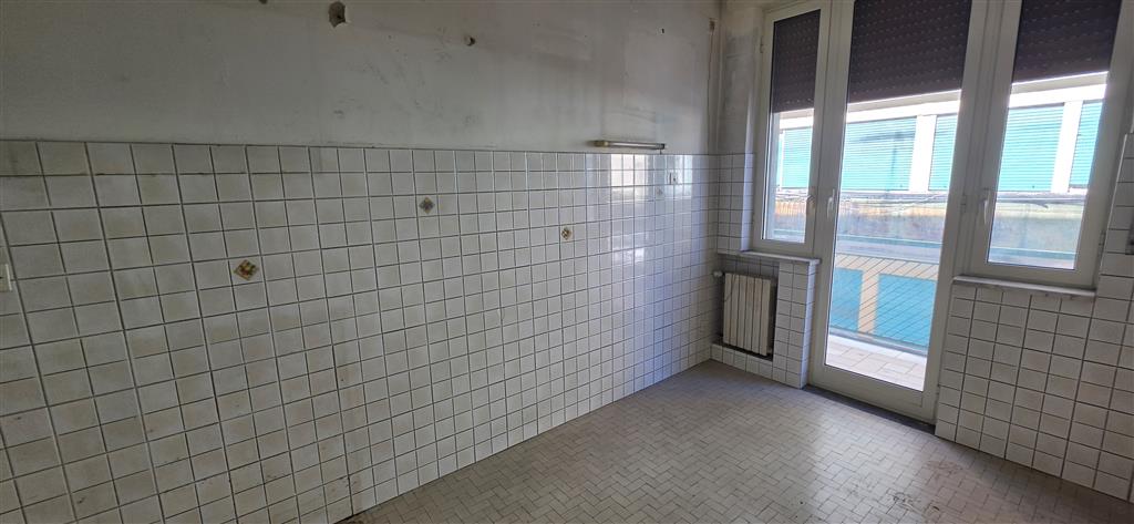 Appartamento da ristrutturare in via michelangelo schipa 160, Napoli