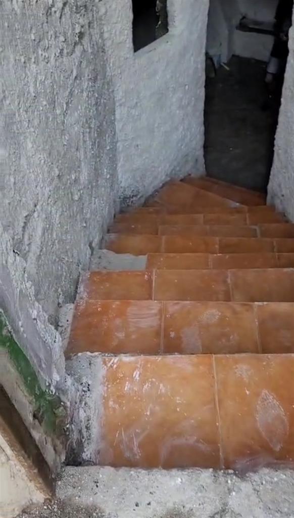 Magazzino da ristrutturare in via universit� 26, Portici