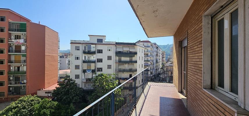 Appartamento da ristrutturare in via divisione siena, Napoli