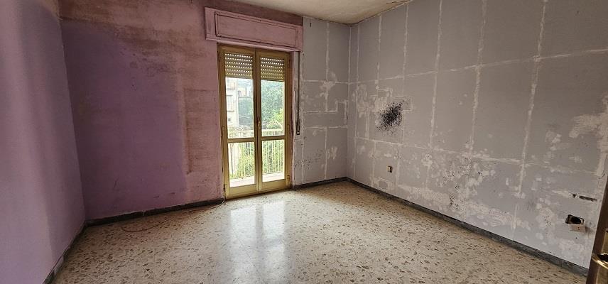 Appartamento da ristrutturare in via bernardo cavallino 115, Napoli