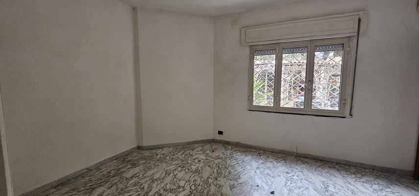 Appartamento con terrazzo in via pacuvio 33, Napoli