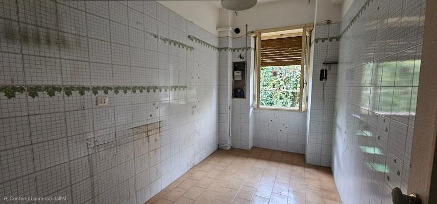 Appartamento da ristrutturare in via battistello caracciolo 93, Napoli