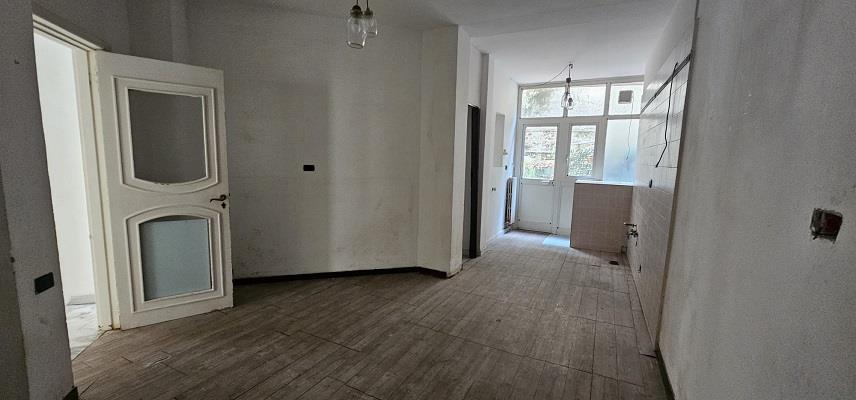 Appartamento con terrazzo in via pacuvio 33, Napoli