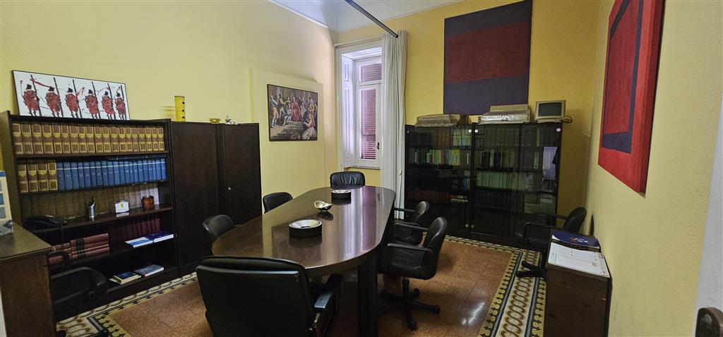 Ufficio in affitto in via crispi, Napoli