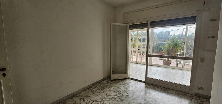 Appartamento con terrazzo in via pacuvio 33, Napoli