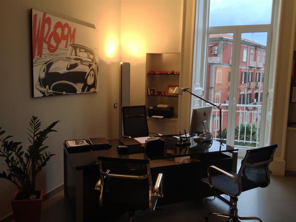 Appartamento vista mare in corso vittorio emanuele 466, Napoli