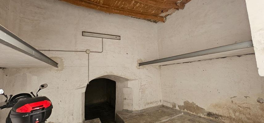 Magazzino in affitto, Napoli via tribunali 276